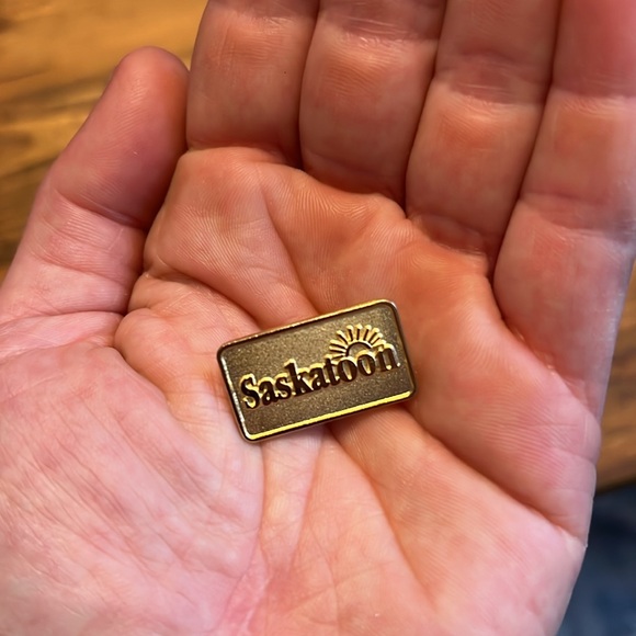 Saskatoon Pin - Picture 3 of 3